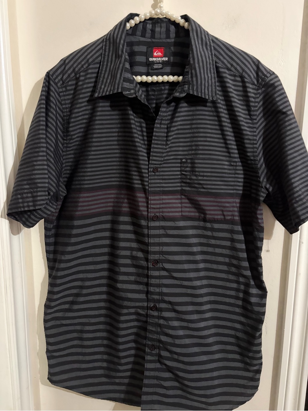 Quiksilver Men's Black and Dark Gray Striped Short-Sleeve Button-Up Shirt